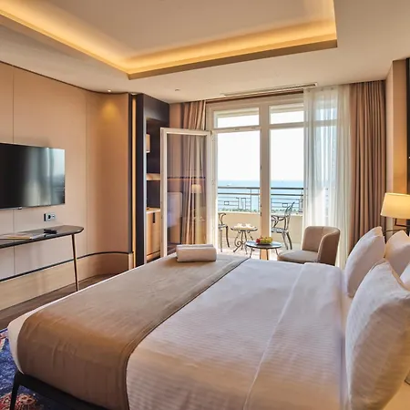 Four-g Premium Hotel