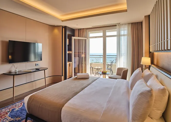 Four-g Premium Hotel